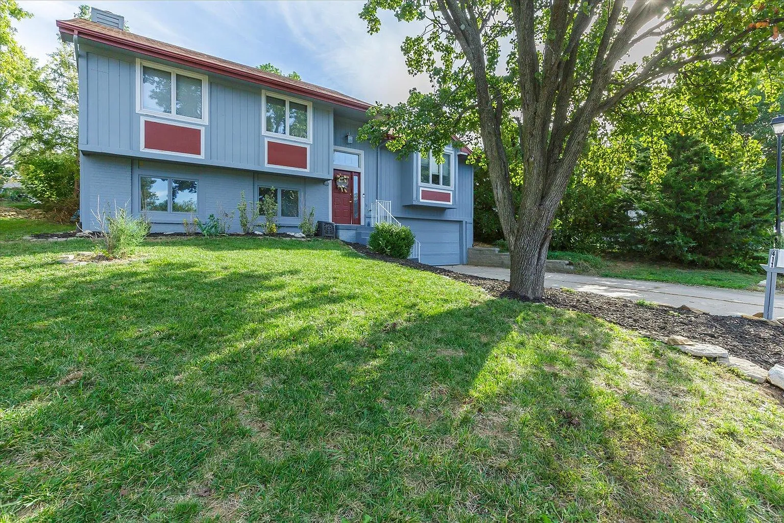 411 Oak Hill Dr photo 1
