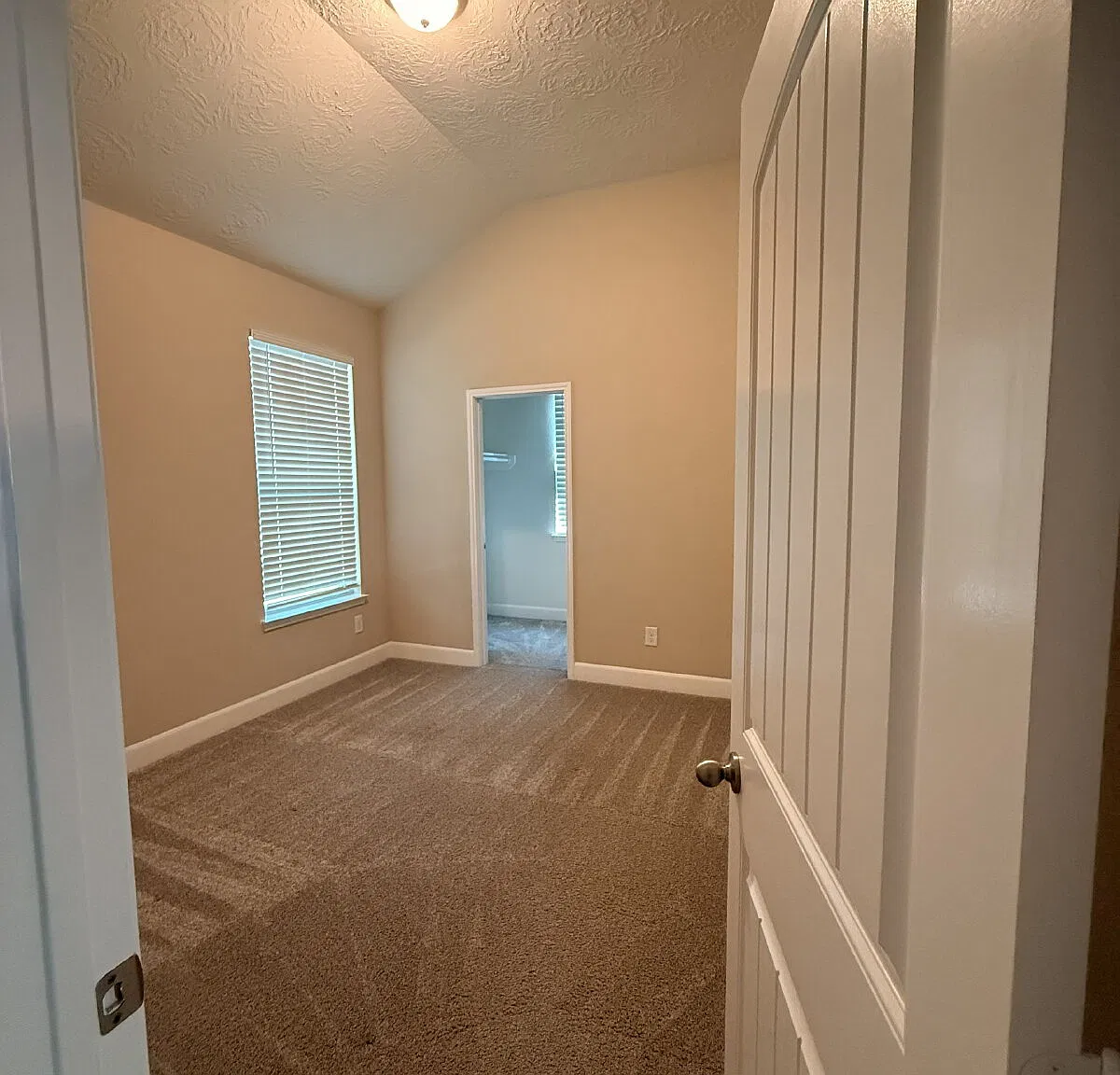 3 bed, 2.5 bath, 3048 sqft, $2,800 — Photo 1