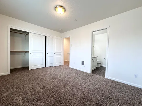 Spacious 2-Bedroom Townhome with Private Balcony in Downtown Gresham!, 705 NE Roberts Ave, Gresham, OR 97030