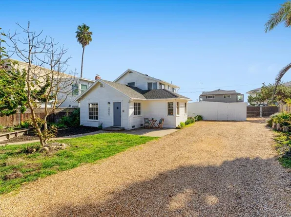 2866 Chesterfield Dr, Santa Cruz, CA 95062