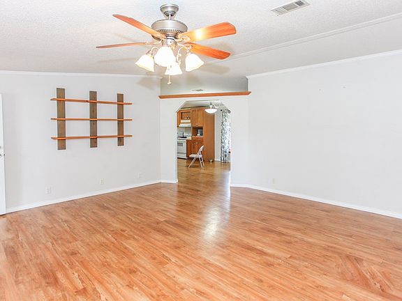 3rd image of 2100 Marilyn Dr