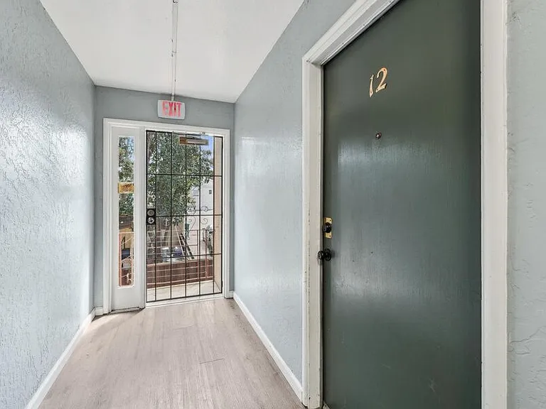 22555 Linden St #12 — Photo 28