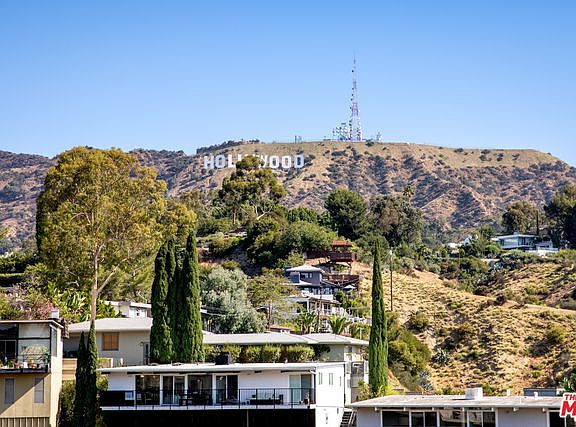 2nd image of 2774 Hollyridge Dr