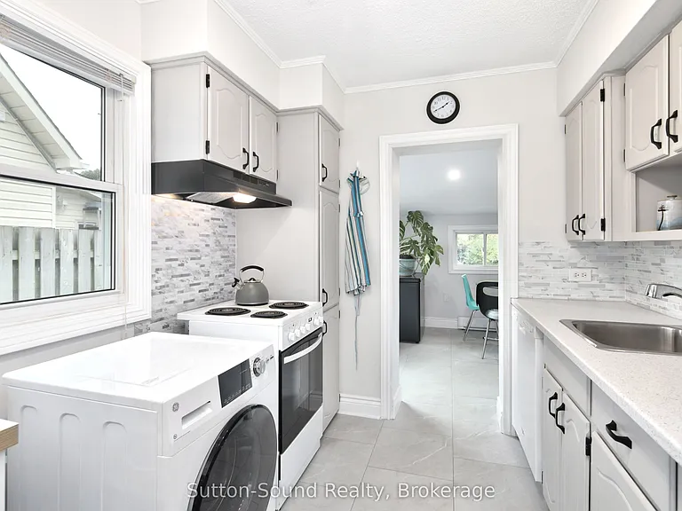 785 7th St E — Photo 10