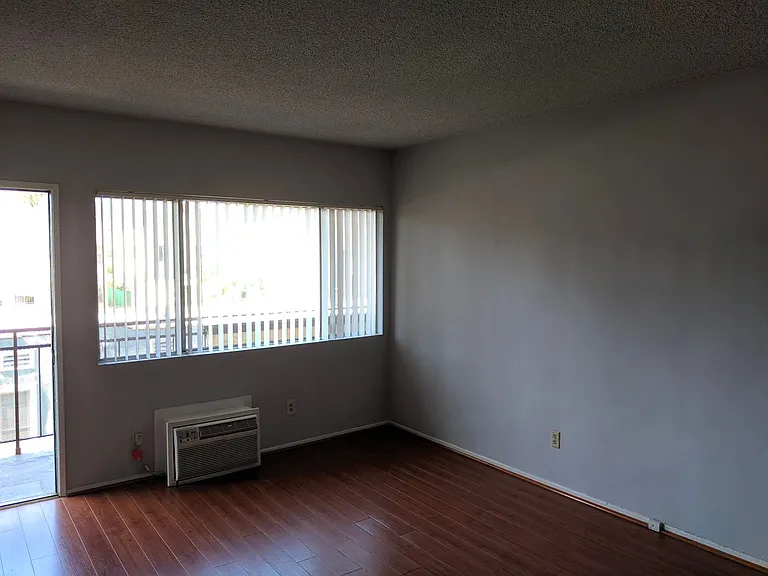 New Hampshire Apartments — Photo 16