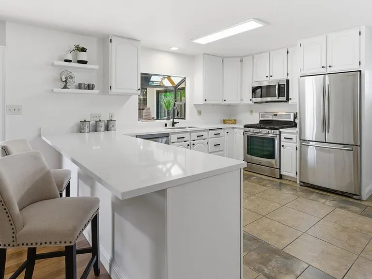 7516 Shady Hollow Dr — Photo 5