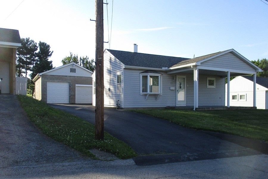 2nd image of 27 Meade Dr