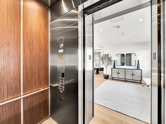 4th image of 124 S Croft Ave #Penthouse