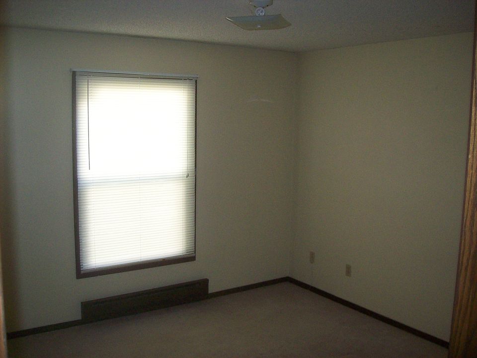 2nd image of 1127 Sunset Ln APT 1