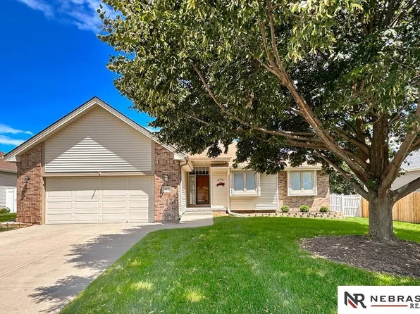 103 S Fall Creek Rd, Papillion, NE 68133