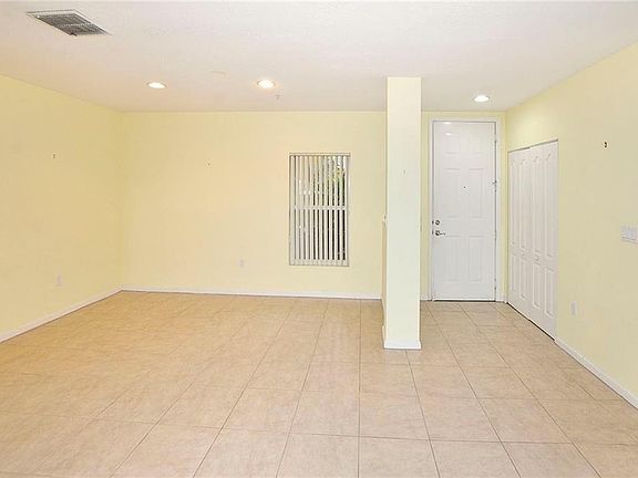 2nd image of 5015 Fairways Cir APT 105