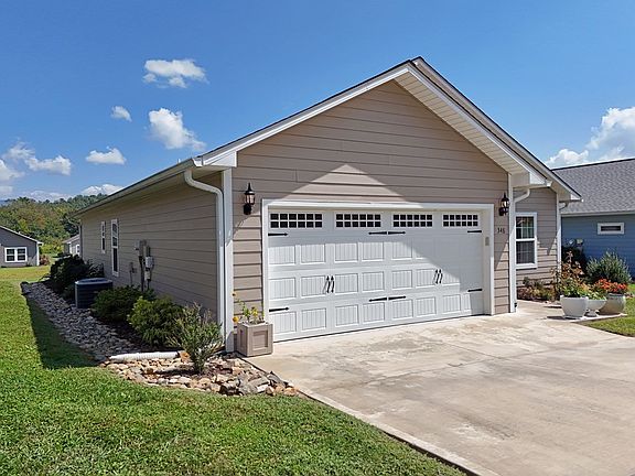 3rd image of 348 Riverwalk Cir