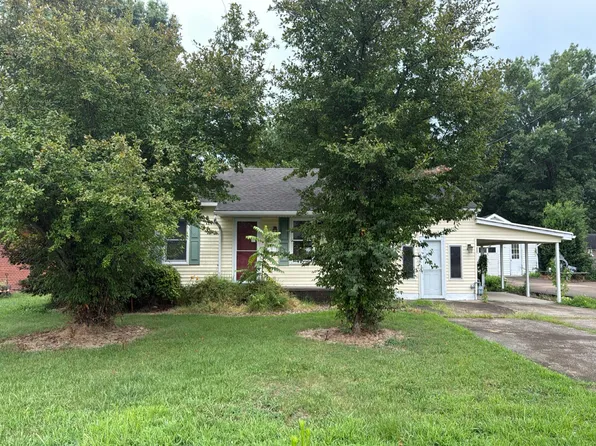 1703 W Cherry St, Marion, IL 62959