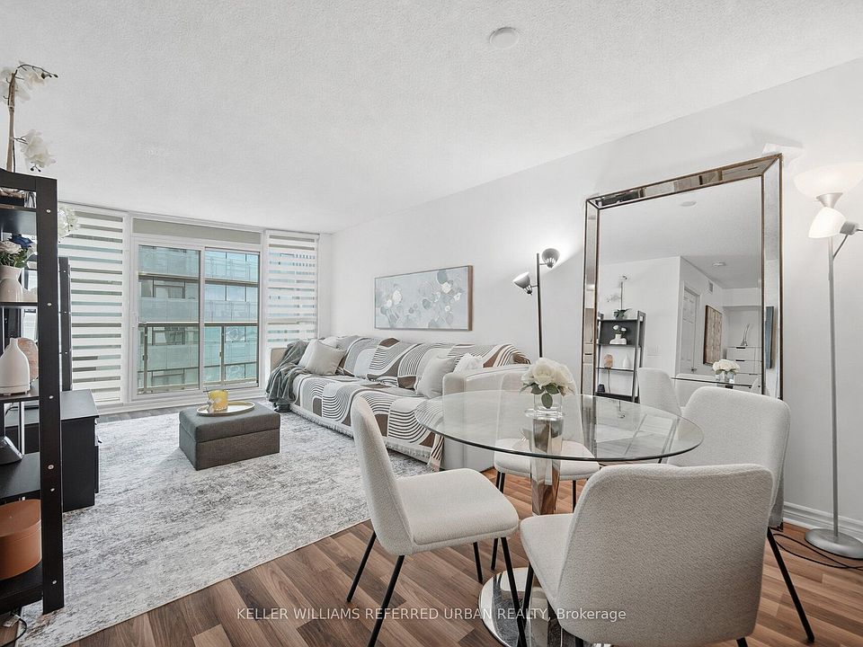 1st image of 19 Grand Trunk Cres #3708