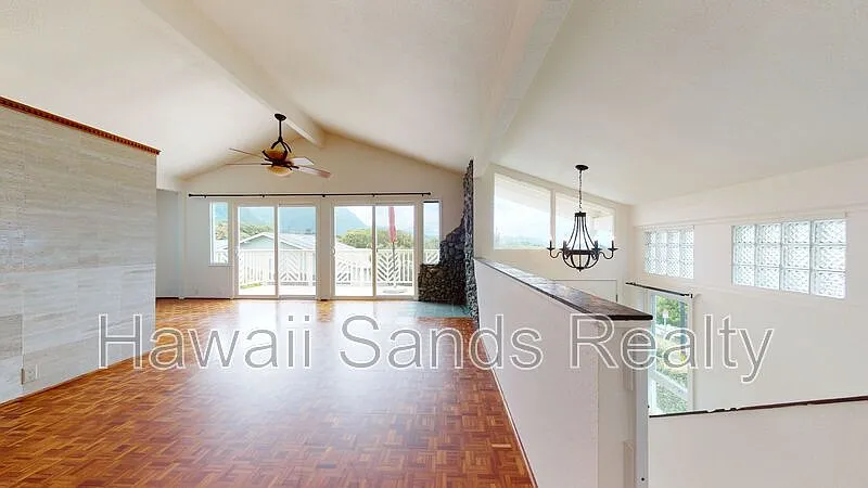 4 bed, 3.0 bath, 1756 sqft, $4,700 — Photo 2