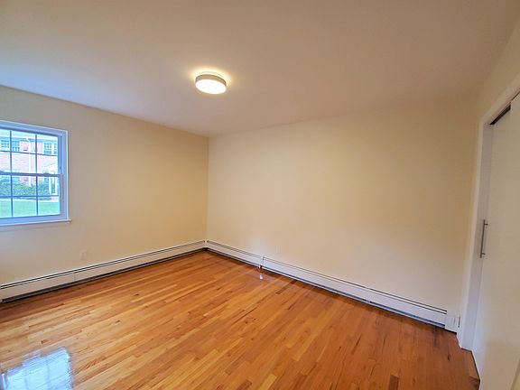4th image of 1 Lindley Ave #6B