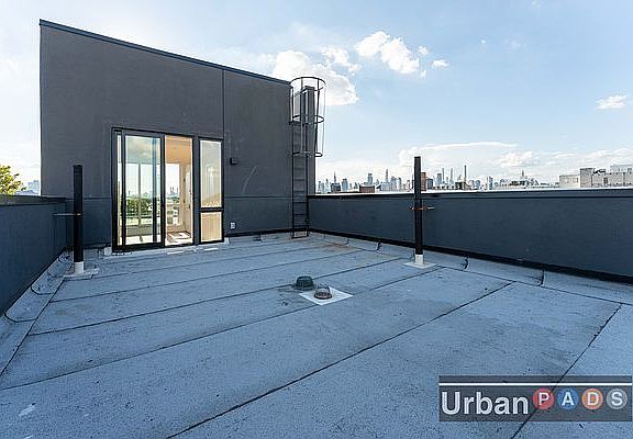 4th image of 305 Kingsland Ave #5F