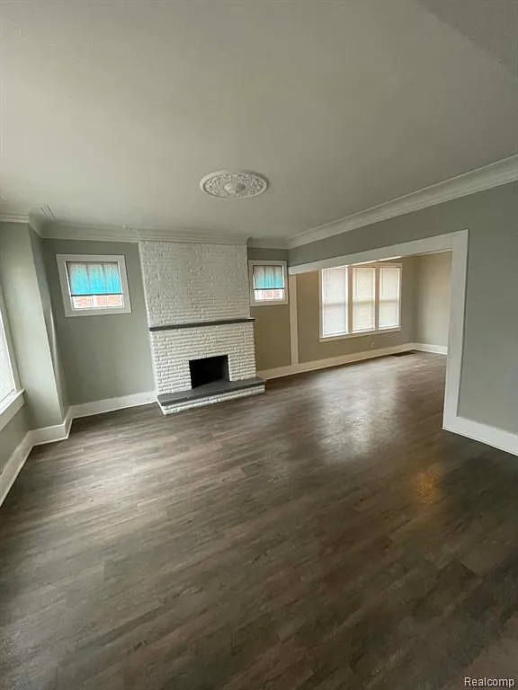 3 bed, 1.0 bath, 1211 sqft, $1,250 — Photo 2
