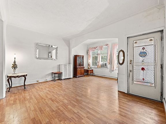 2nd image of 172 Bay Ridge Ave