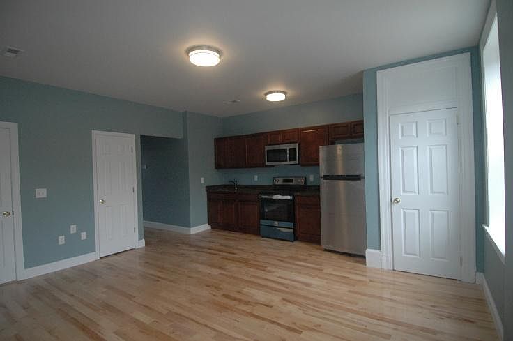 2nd image of 2938 Saint Paul St APT 13