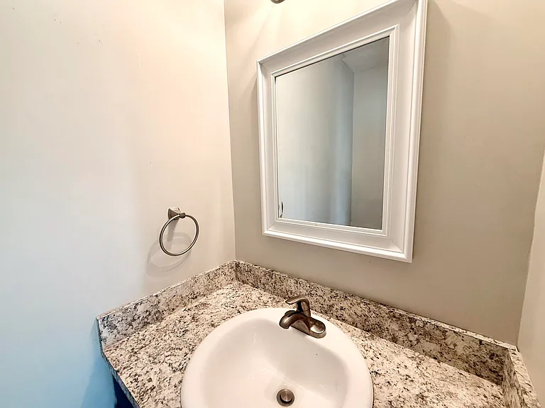 250 Hycliff St #1-9 — Photo 8