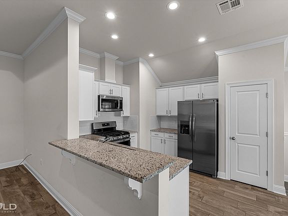 5th image of 257 Sedgewick Ave