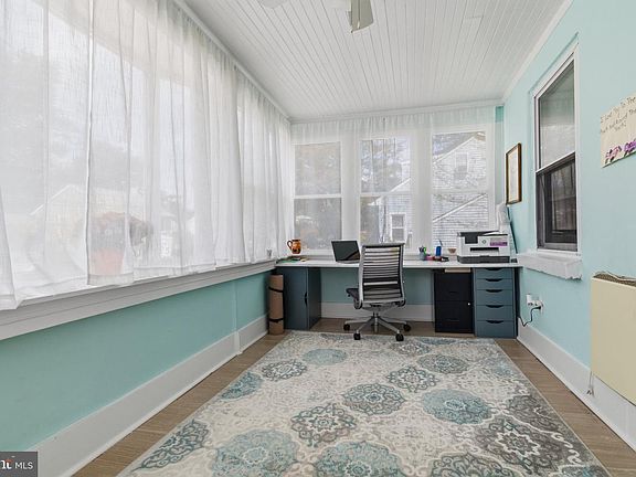 4th image of 719 Maple Ave