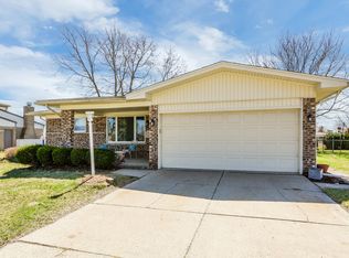 11326 Canterbury Dr, Sterling Heights, MI 48312