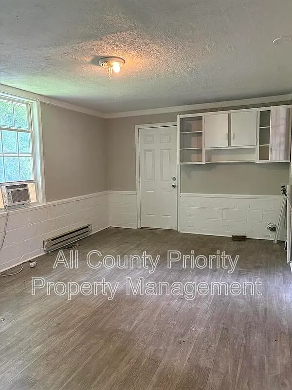 2 bed, 1.0 bath, $950 — Photo 4