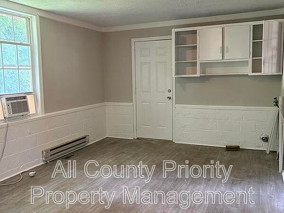 3rd image of 1004 Industrial Ave NE