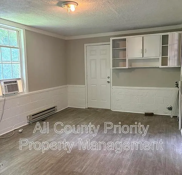 1004 Industrial Ave NE — Photo 3