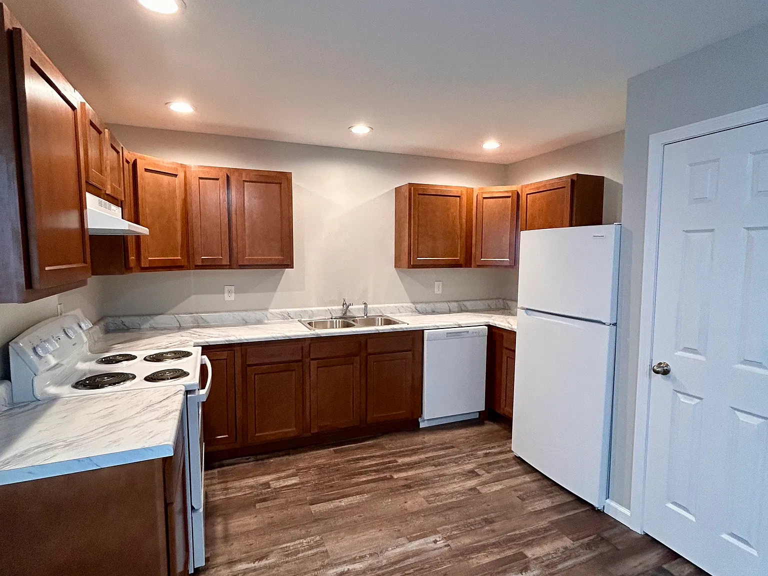 2 bed, 700 sqft, $1,200 — Photo 4