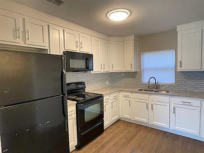 3rd image of 1515 Parkwood St