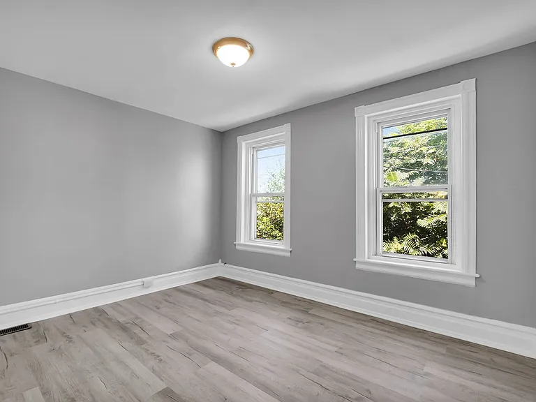 622.5 N Silk St — Photo 8
