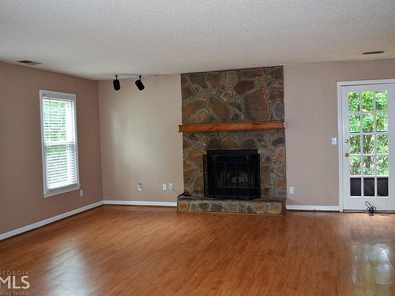 2nd image of 399 Hillridge Dr