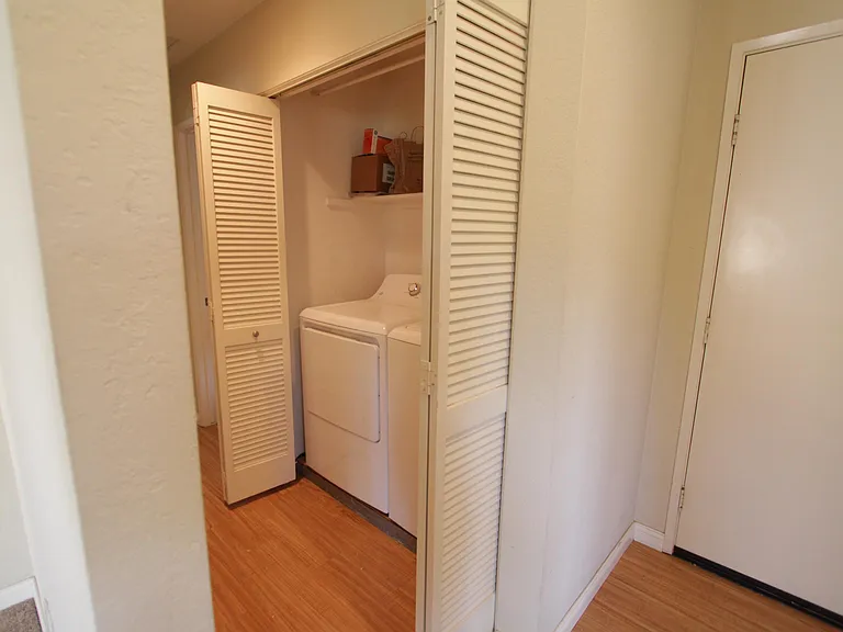 11325 Avenida De Los Lobos #C — Photo 12