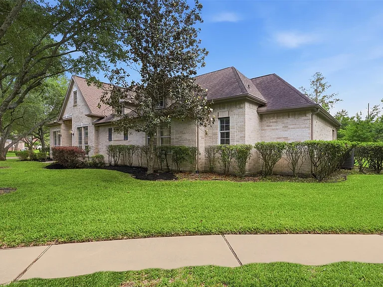 59 Champion Villa Dr — Photo 2