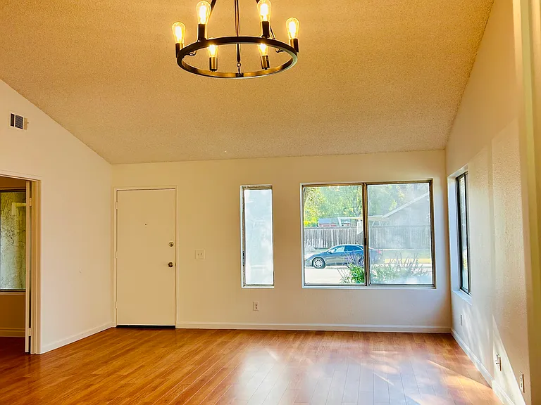6376 Calle Bodega — Photo 7