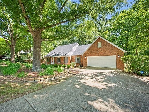2nd image of 112 Bluebird Dr