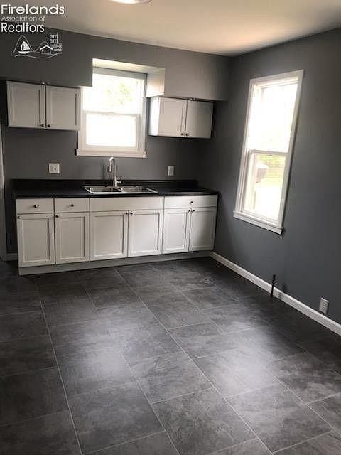 2nd image of 123 Neil St