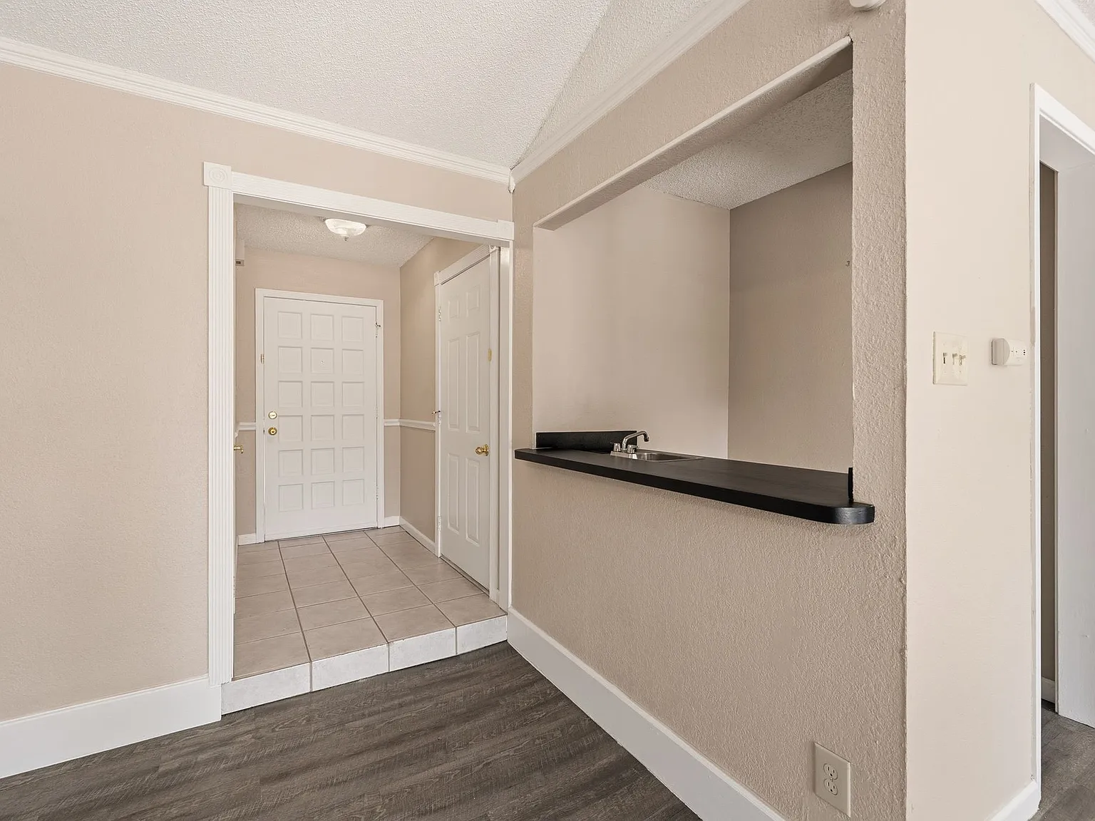 3 bed, 1574 sqft, $2,150 — Photo 2