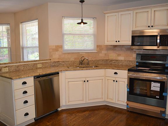 4th image of 318 Danielle Ct
