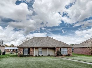 105 Whispering Oaks Xing, Pearl, MS 39208