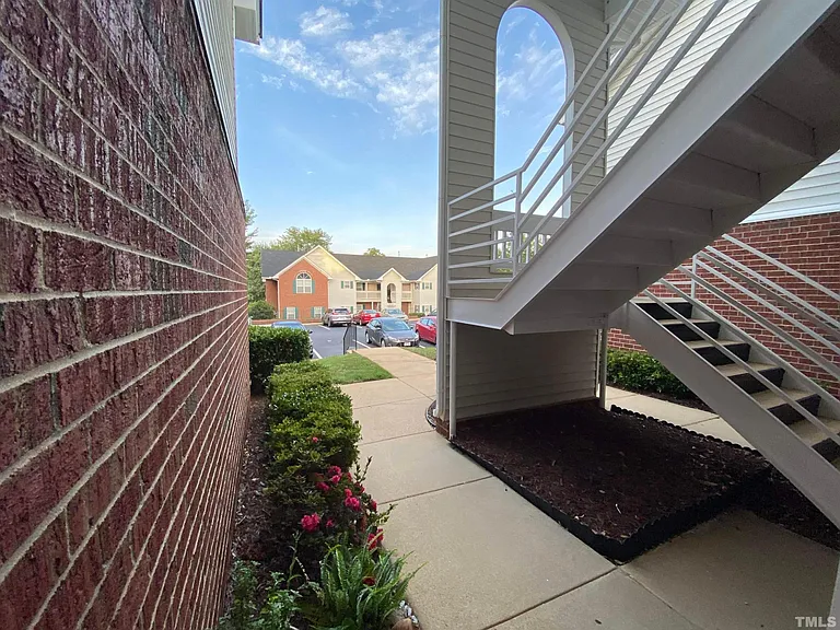 2413 Wellington Ridge Loop #2413 — Photo 3