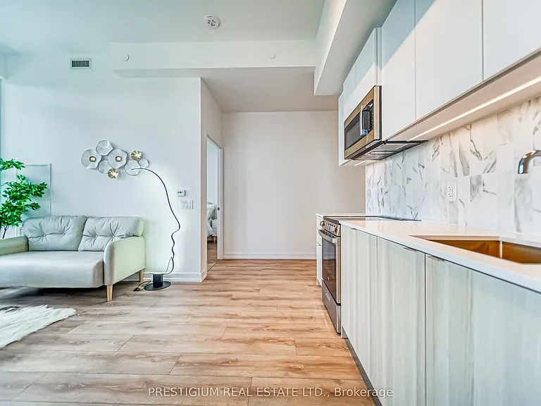 500 Dupont St #303 — Photo 17