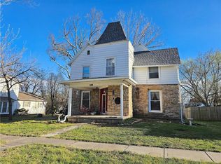136 E 2nd Ave, Garnett, KS 66032