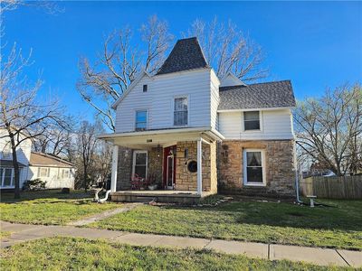 136 E 2nd Ave, Garnett, KS, 66032