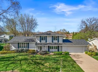 711 Belmont Ln E, Maplewood, MN 55117