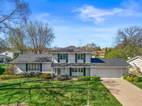 711 Belmont Ln E, Maplewood, MN 55117