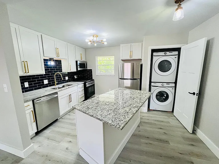 1548 Glenn Ave #A — Photo 1